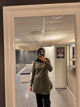 Last inn bildet i Galleri-visningsprogrammet, Olivengrønn NINYAS ALL LONG - Half ZIP