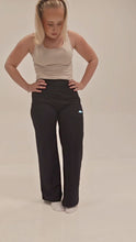 Last inn og spill av video i Gallerivisningen, NINYAS HIGH WAIST PANTS - SVART
