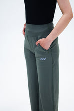Last inn bildet i Galleri-visningsprogrammet, NINYAS HIGH WAIST PANTS - Oliven
